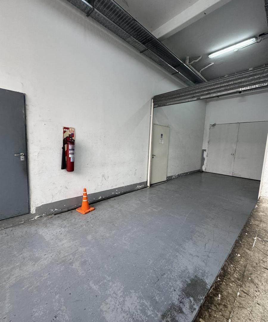 Foto de VENTA DE DEPOSITO DE 3,635 M2 CON OFICINAS EN PARQUE PATRICIOS, imagen 3