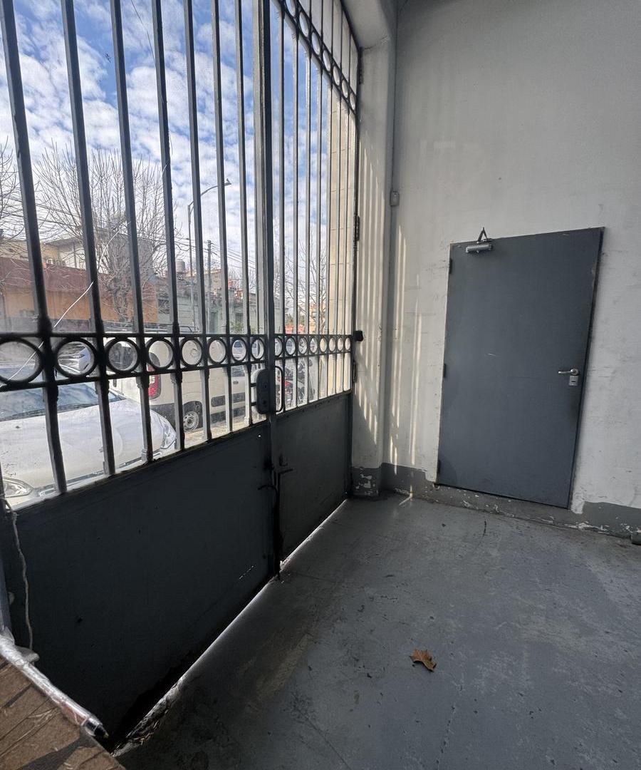 Foto de VENTA DE DEPOSITO DE 3,635 M2 CON OFICINAS EN PARQUE PATRICIOS, imagen 4