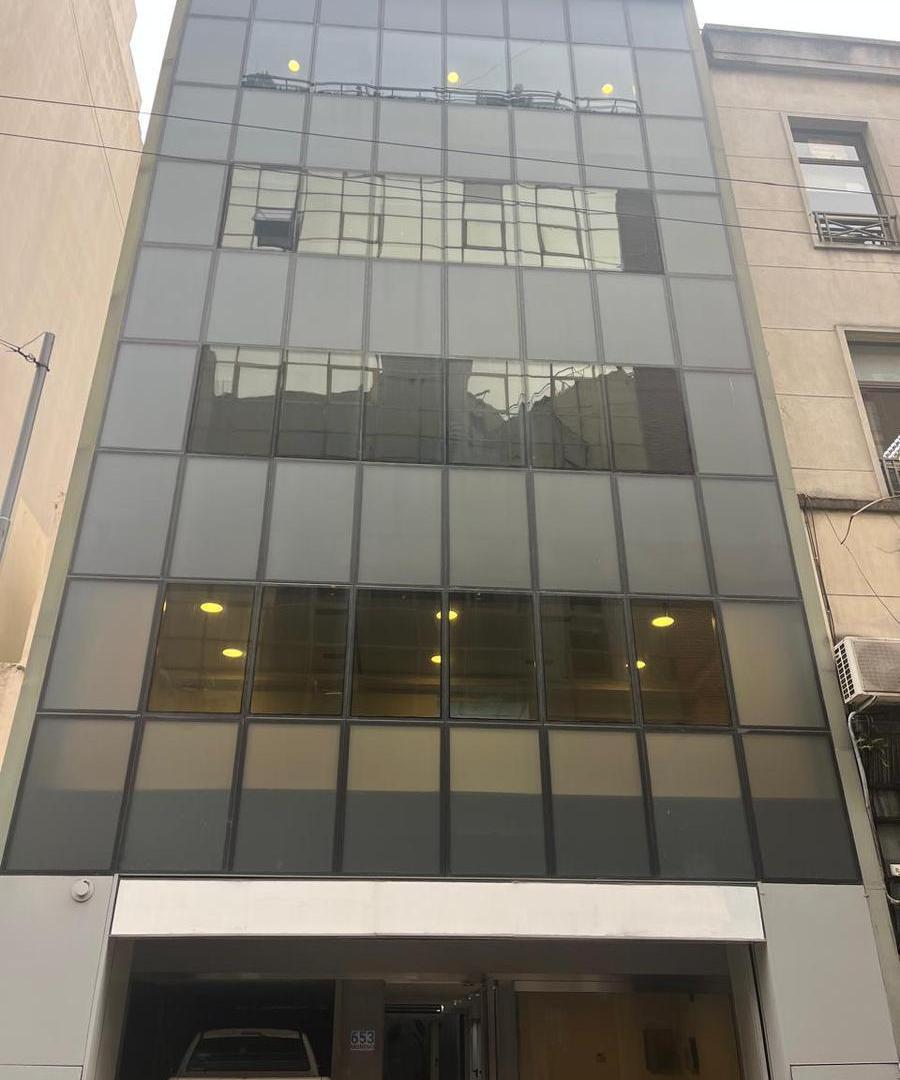 VENTA DE EDIFICIO COMERCIAL EN BLOCK DE 926 M2 EN MONSERRAT