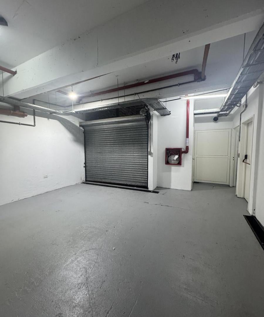 Foto de VENTA DE EDIFICIO COMERCIAL EN BLOCK DE 926 M2 EN MONSERRAT, imagen 2