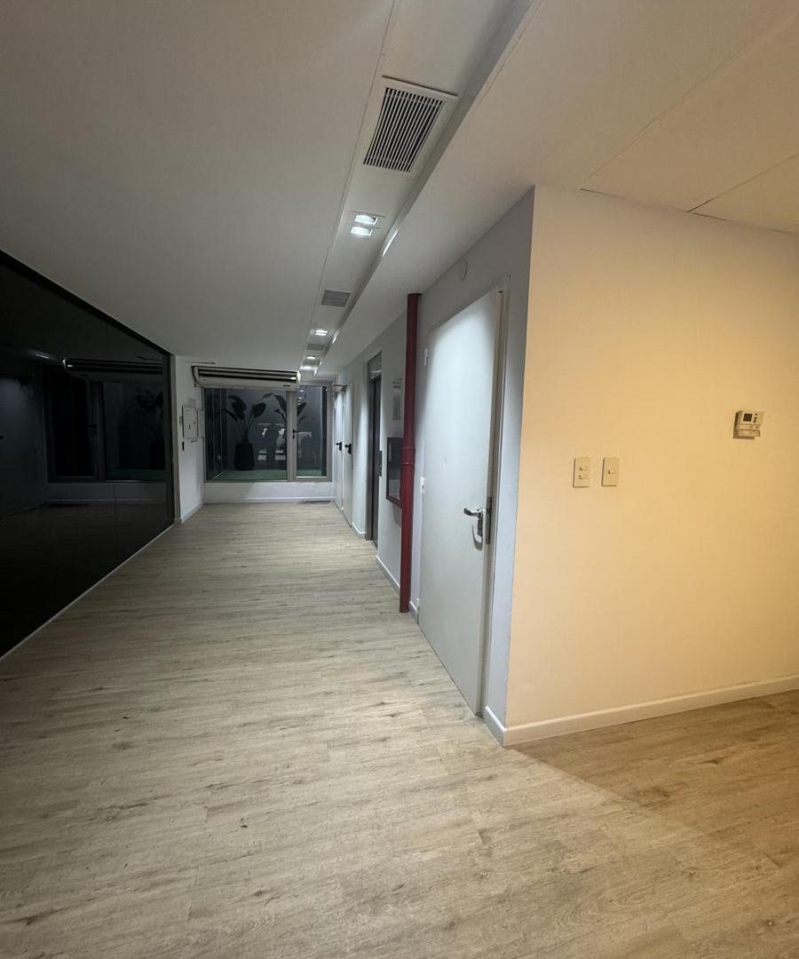 Foto de VENTA DE EDIFICIO COMERCIAL EN BLOCK DE 926 M2 EN MONSERRAT, imagen 5