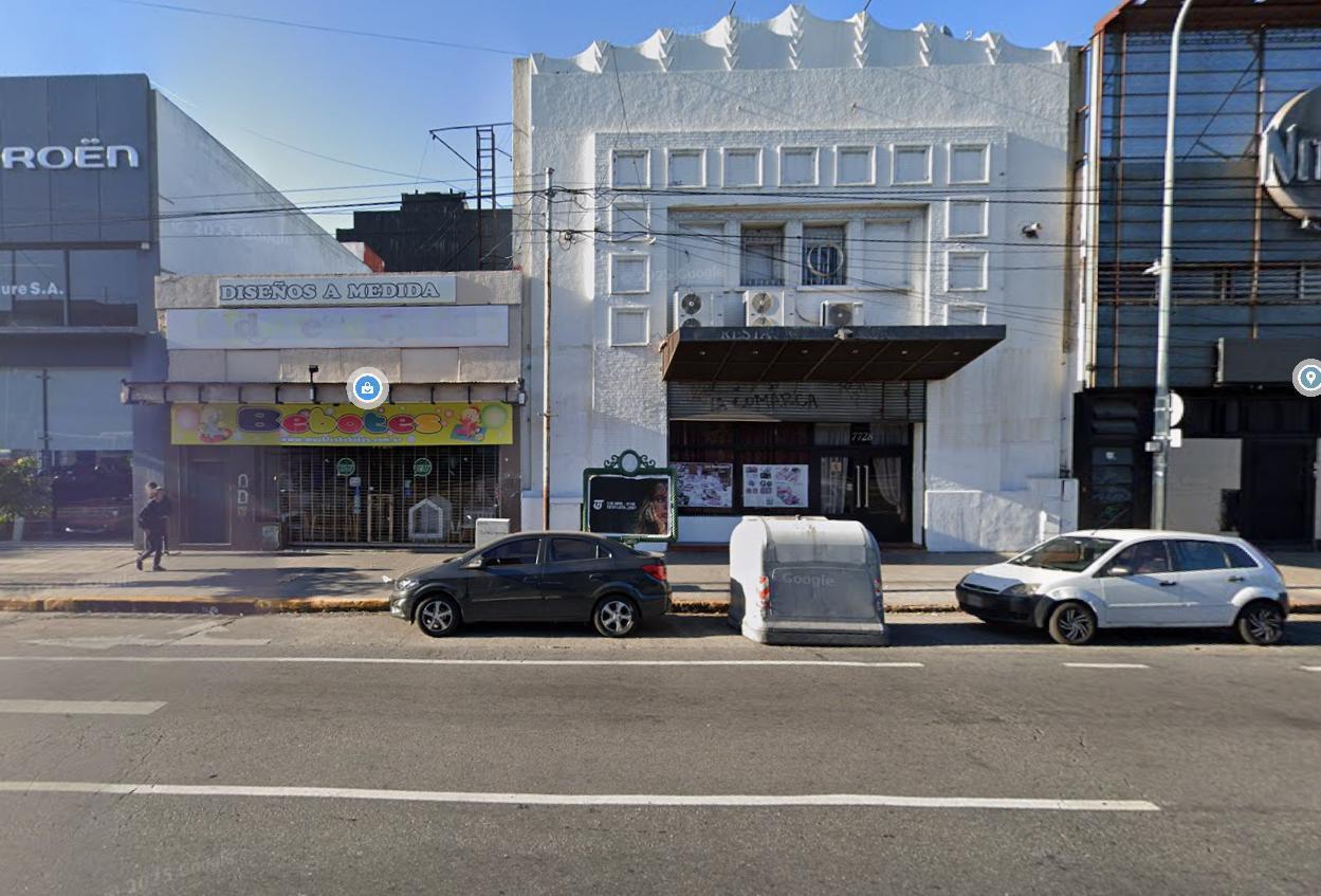 VENTA DE LOCAL COMERCIAL DE 1.053 M2 APTO TODO DESTINO EN FLORES