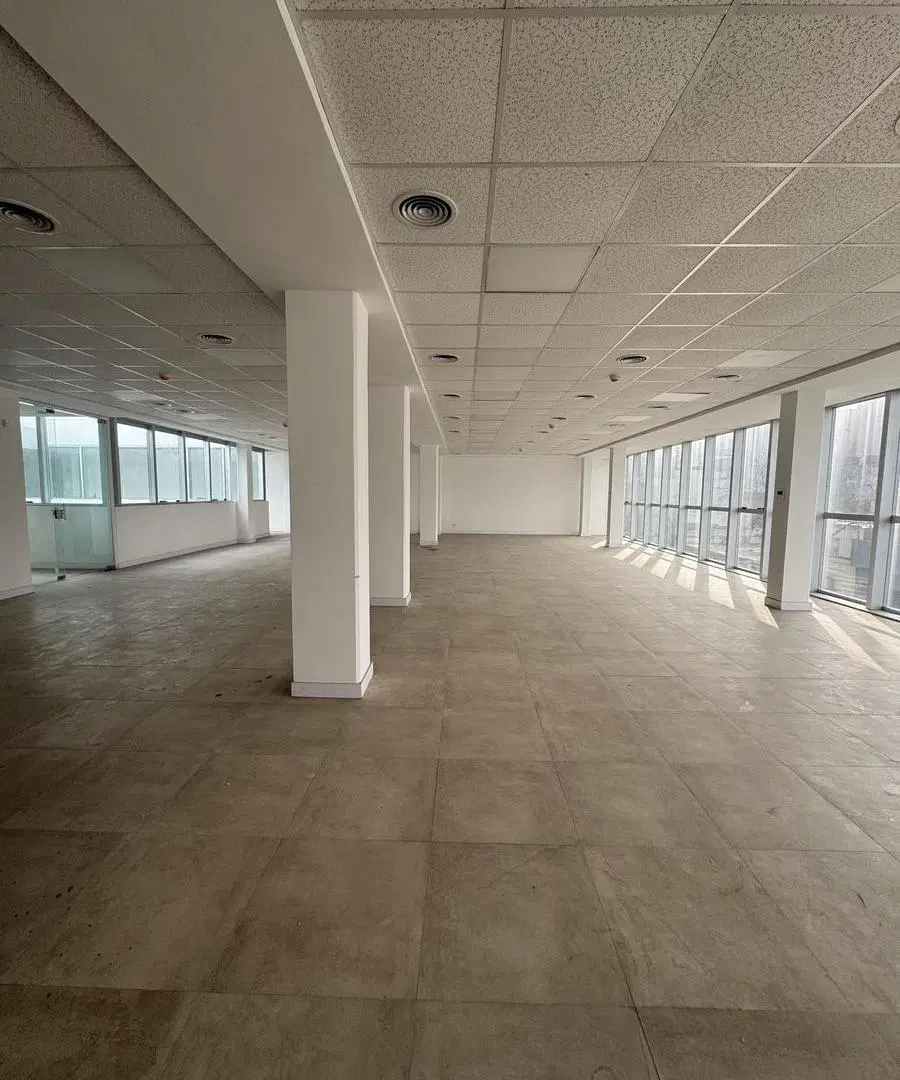 ALQUILER DE EDIFICIO EN BLOCK DE 4,636 M2 EN PARQUE PATRICIOS 2