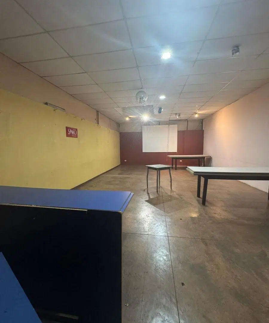 ALQUILER DE LOCAL COMERCIAL DE 1.053 M2 APTO TODO DESTINO EN FLORES 4