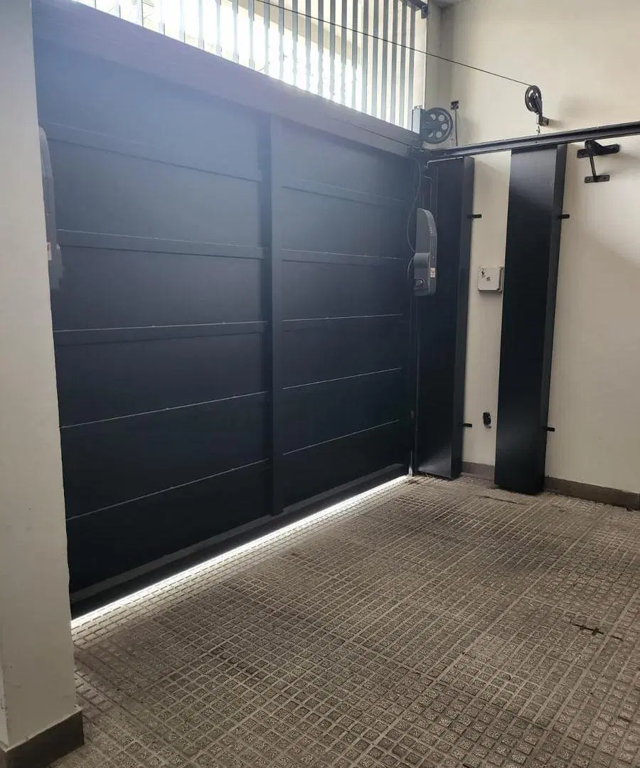 VENTA DE GARAJE CON 51 COCHERAS SUBSUELO Y PLANTA BAJA EN VILLA SANTA RITA 1