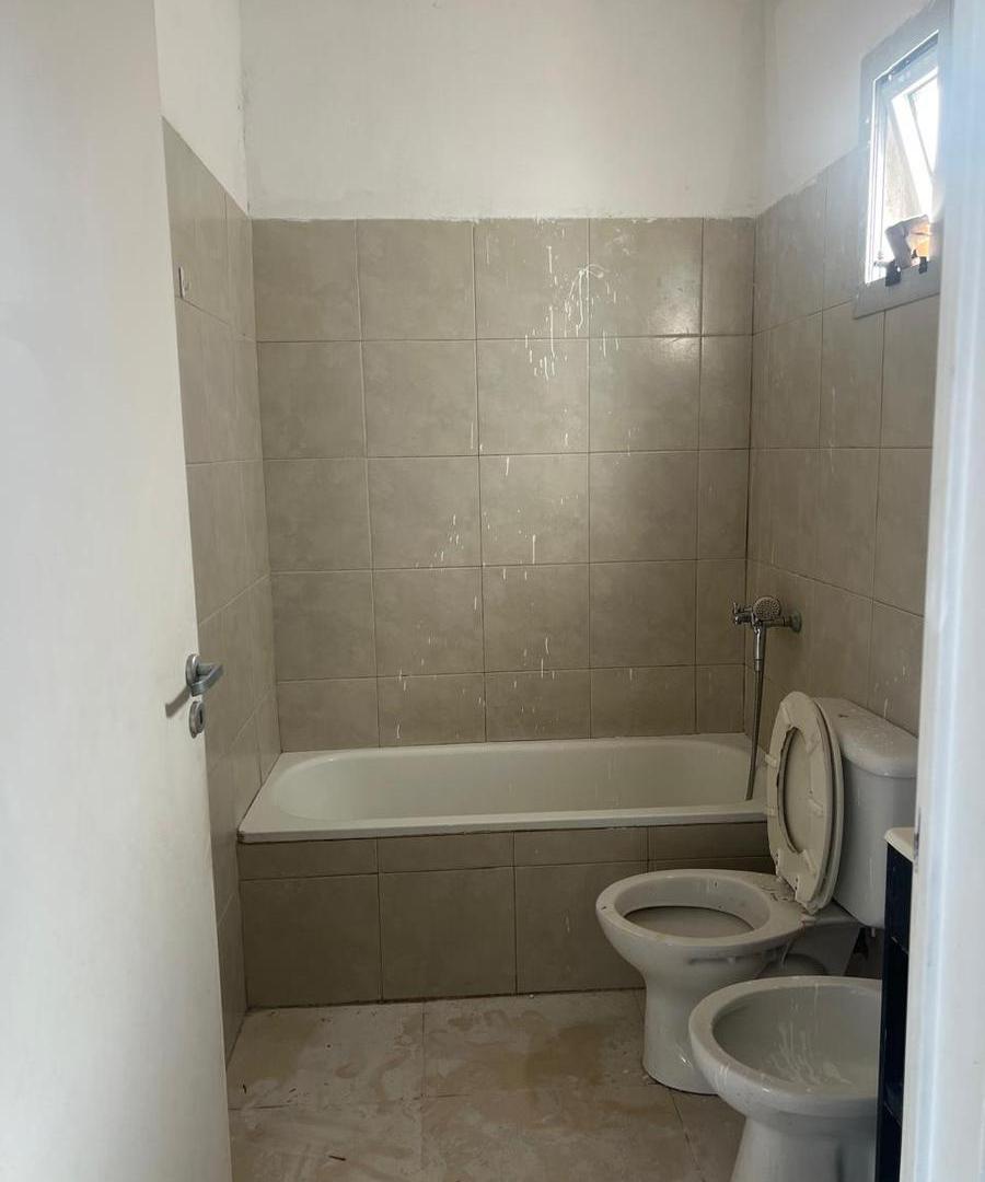 Foto de VENTA DEPARTAMENTO TIPO DUPLEX 3 AMBIENTES EN MONTE CASTRO, imagen 4