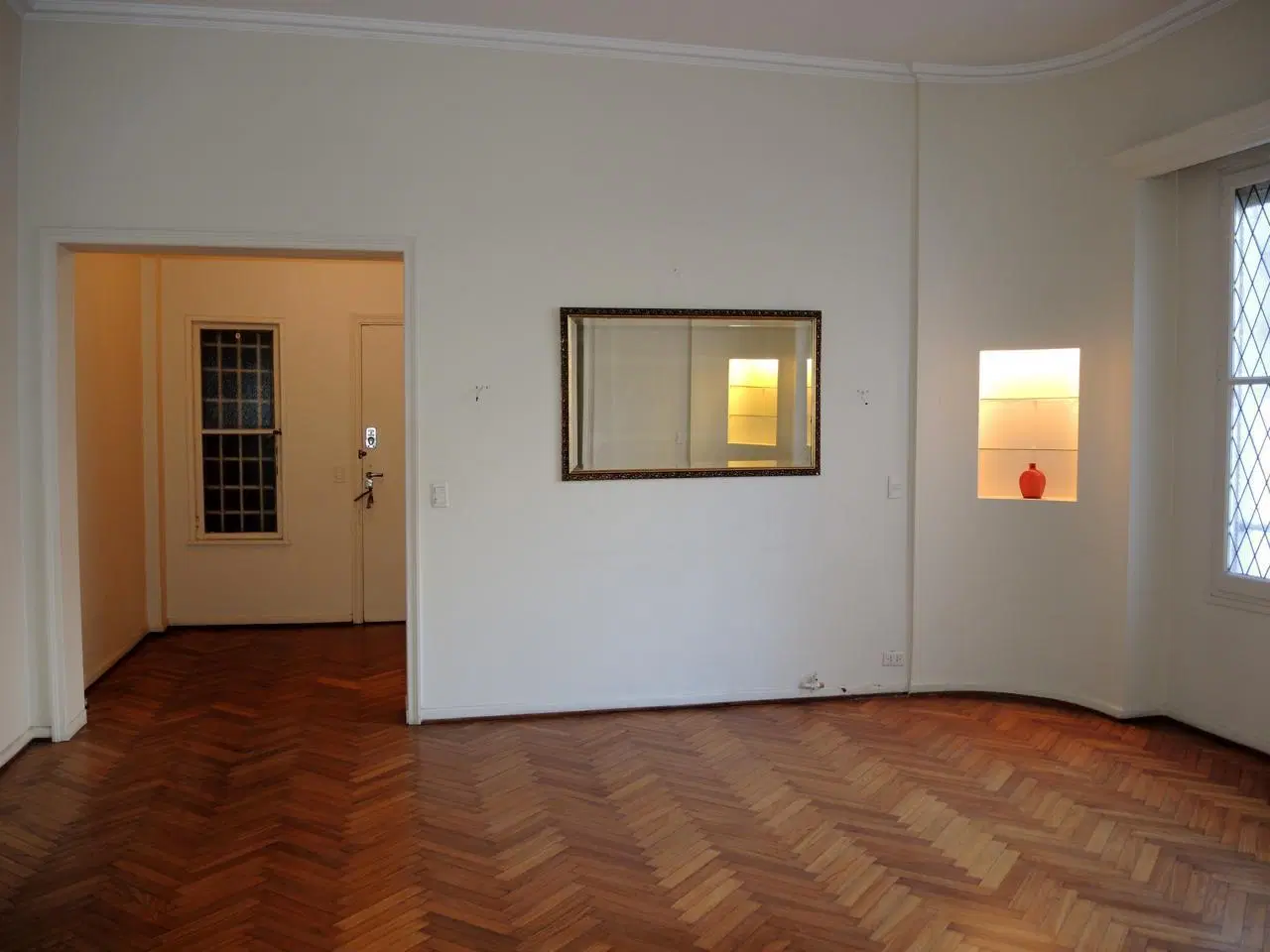 VENTA DEPARTAMENTO SEMIPISO,  4 AMBIENTES CON DEPENDENCIA Y COCHERA EN PALERMO 4