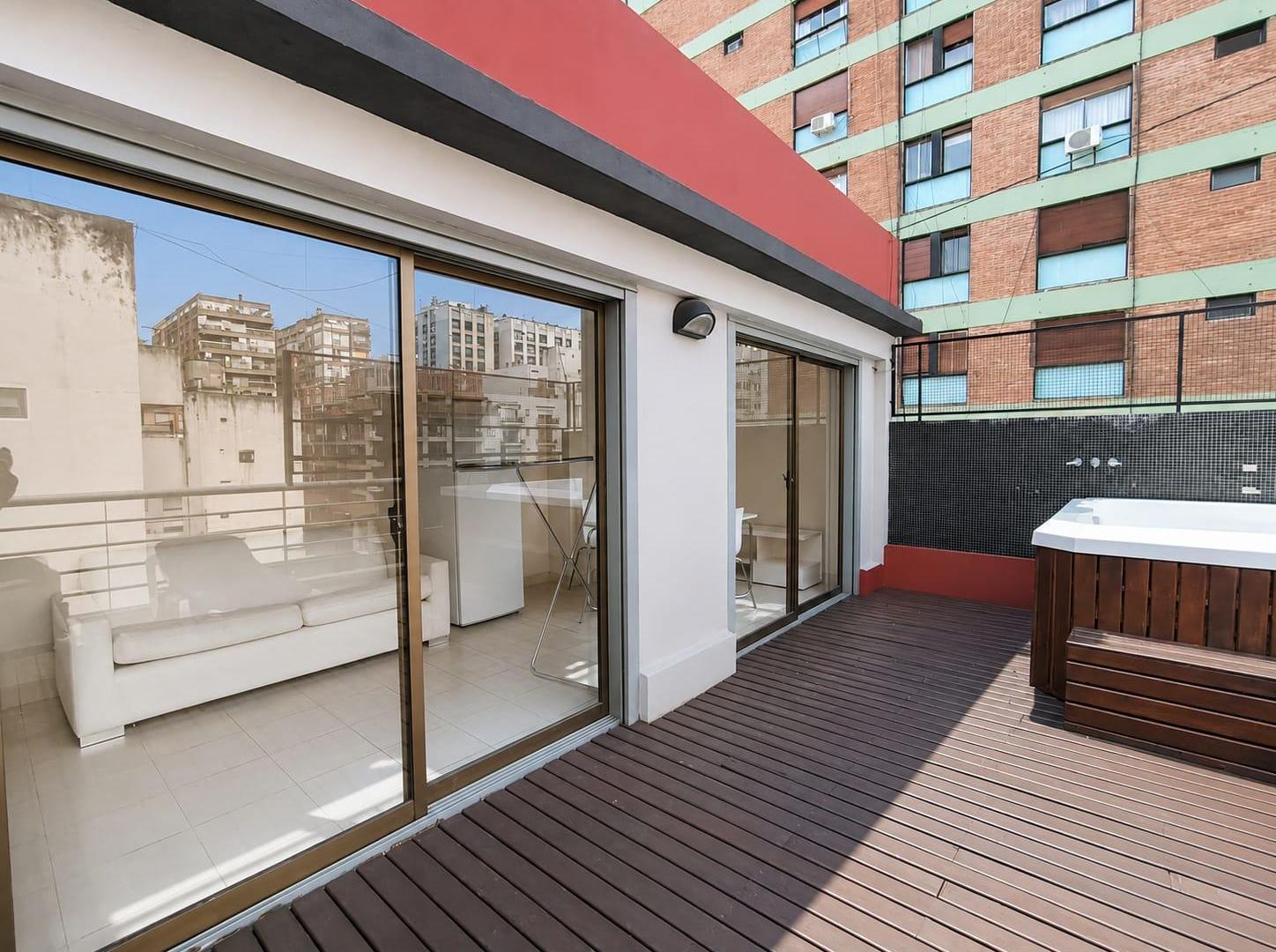 Foto de ALQUILER DEPARTAMENTO 2 AMBIENTES CON BALCON CORRIDO Y PATIO PROPIO EN, imagen 4