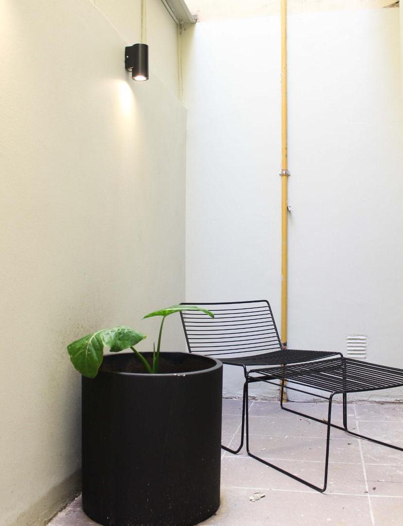 Foto de DEPARTAMENTO 2 AMBIENTES RECOLETA CON 2 PATIOS, REFACCIONADO, imagen 3