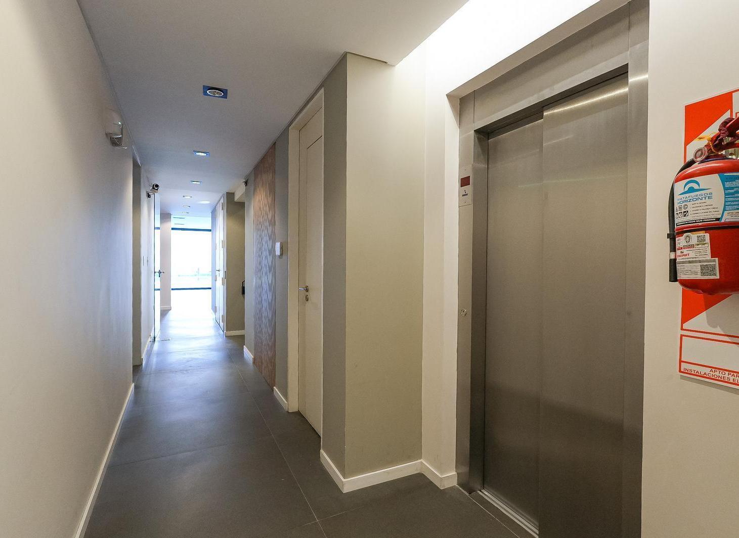 Foto de VENTA DE DEPARTAMENTO DE 4 AMBIENTES CON COCHERA Y DEP. DE SERVICIO A, imagen 3