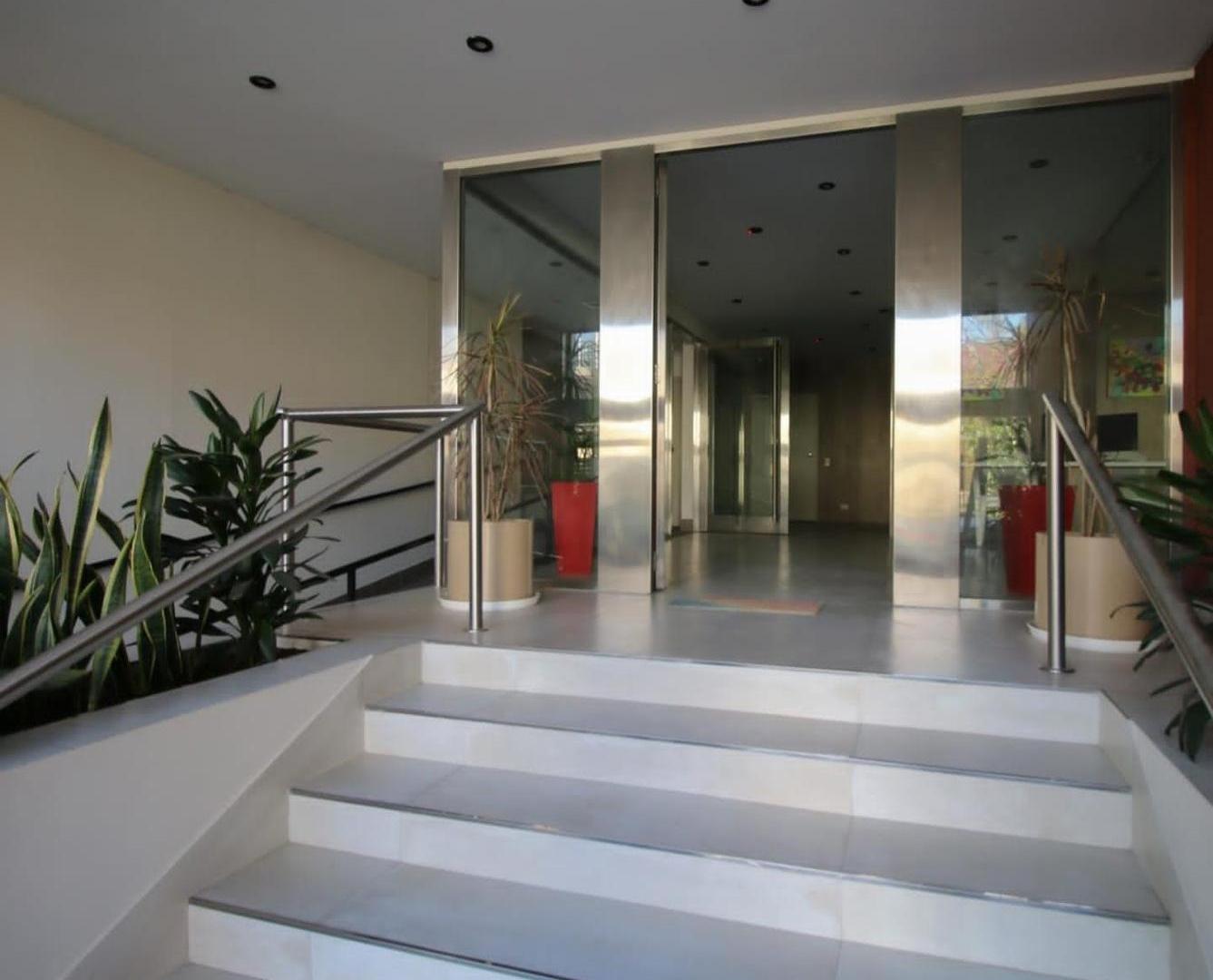 Foto de VENTA DE GARAJE CON 44 COCHERAS SUBSUELO Y PLANTA BAJA EN VILLA SANTA, imagen 3