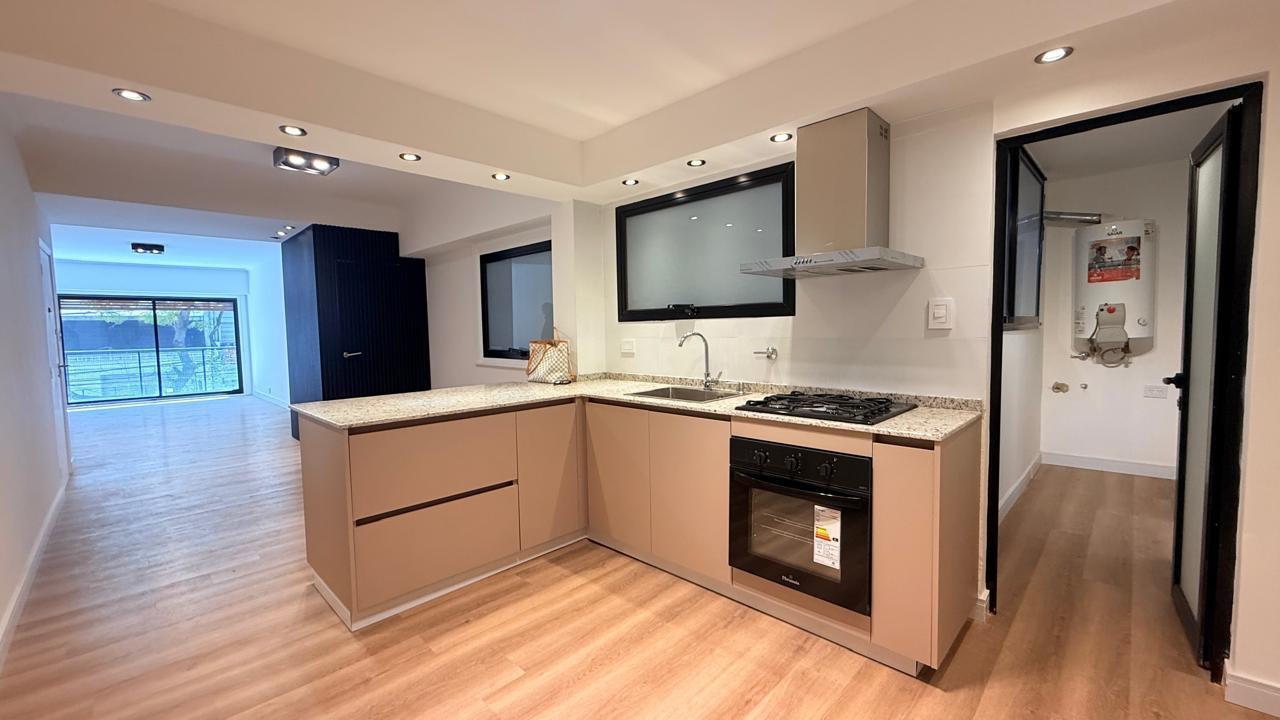 Foto de VENTA DEPARTAMENTO 4 AMBIENTES EN CABALLITO, BALCON CORRIDO, EDIFICIO, imagen 1