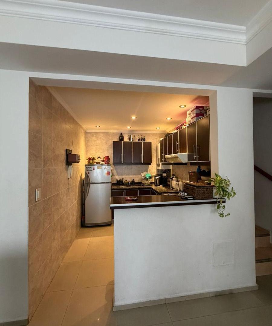 Foto de VENTA DUPLEX 3 AMBIENTES CON TERRAZA QUINCHO, PARRILLA PROPIA VILLA, imagen 3