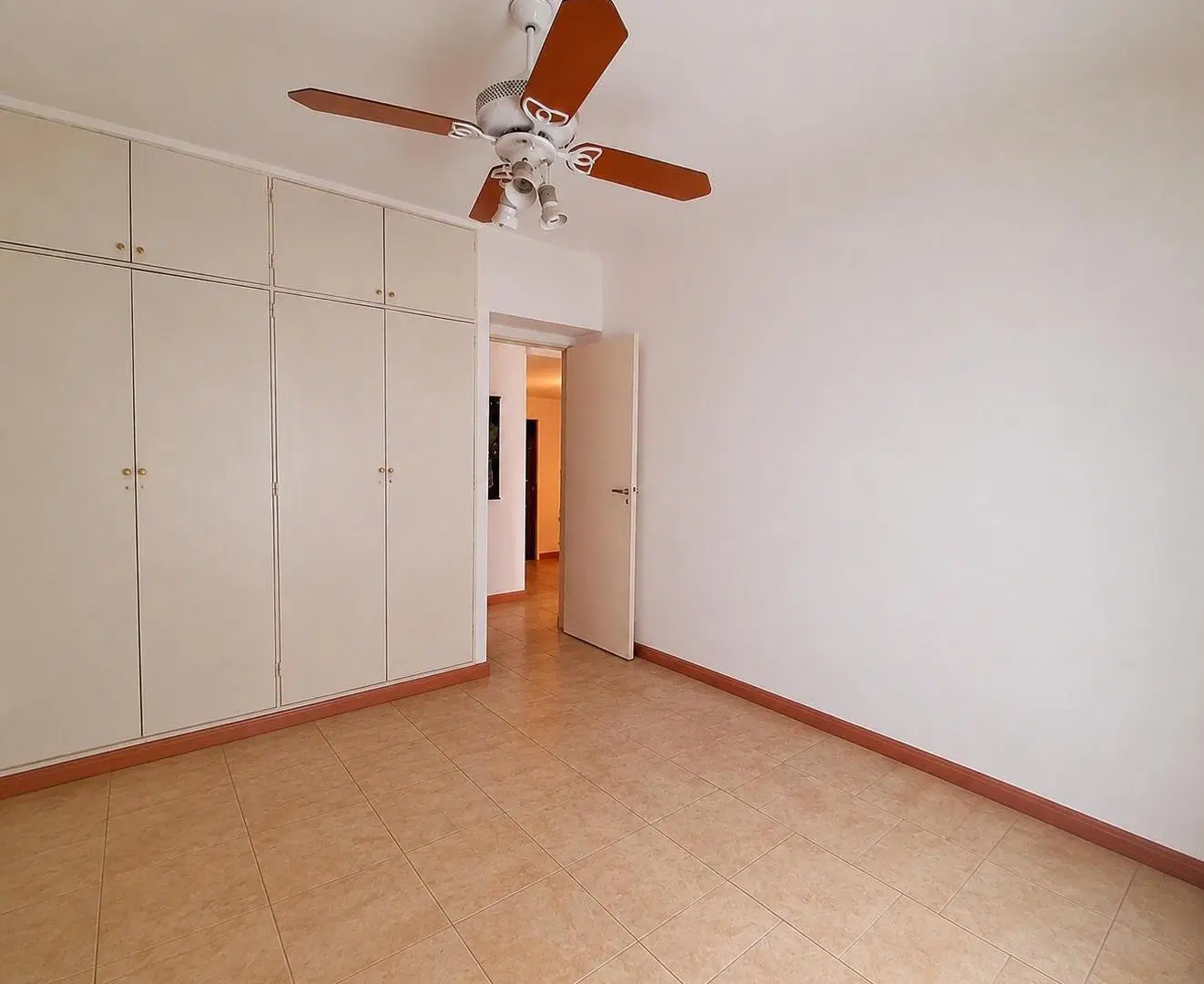 Departamento de 2 ambientes con patio y balcón en alquiler San Martín 3