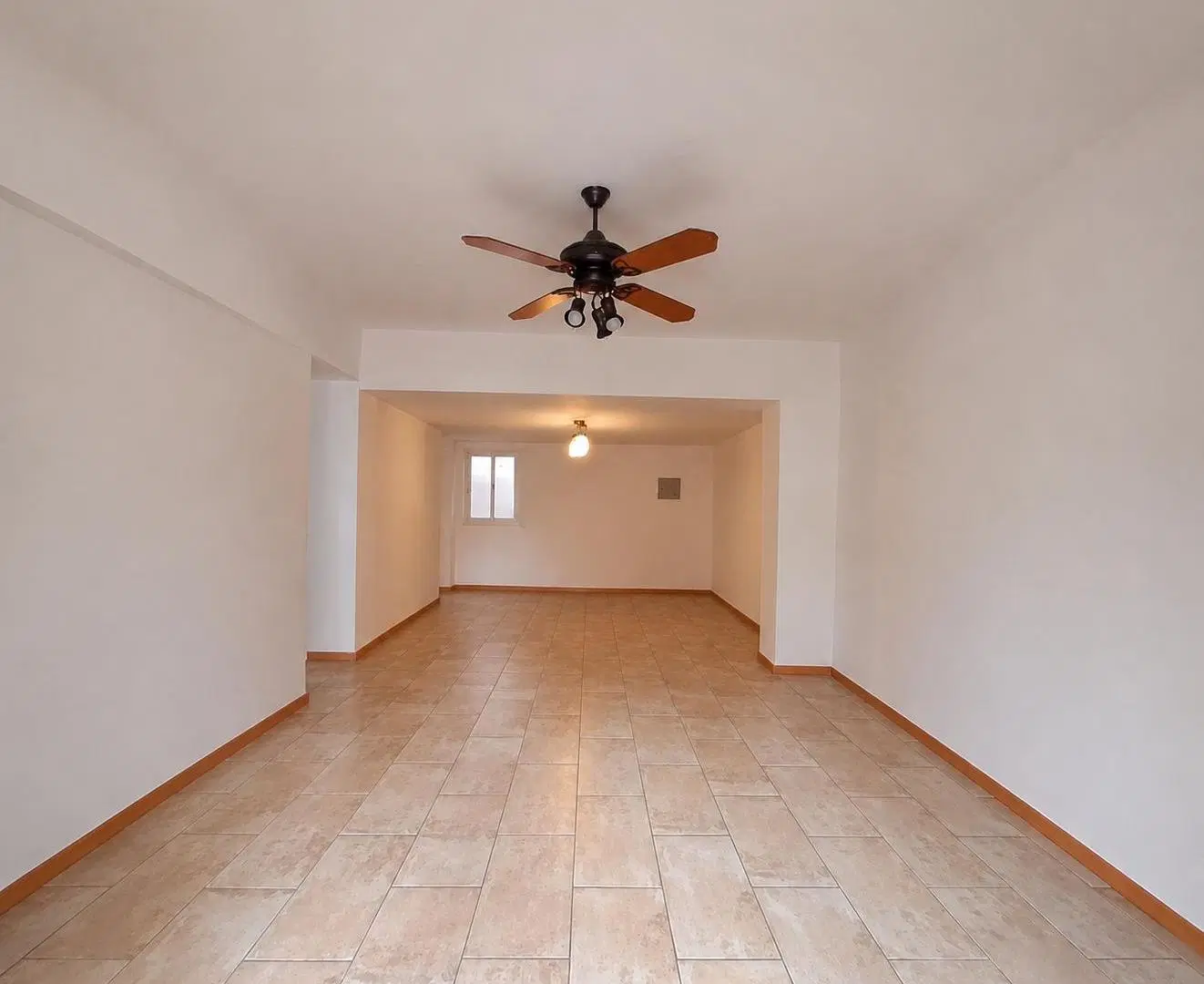 Departamento de 2 ambientes con patio y balcón en alquiler San Martín 1