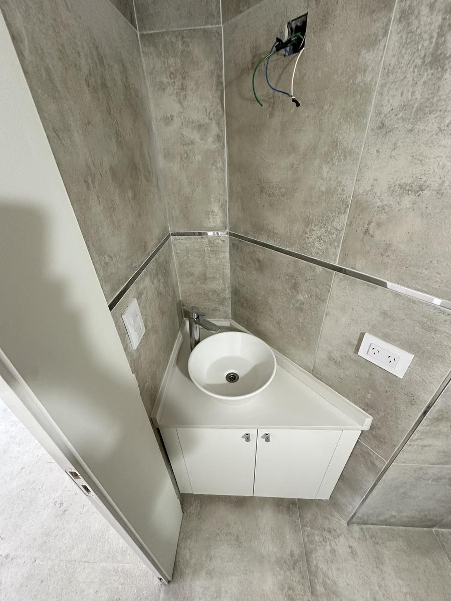 Excelente Dpto 2 Amb en Duplex con 2 Baños y Cochera Cubierta - Monte Castro 5