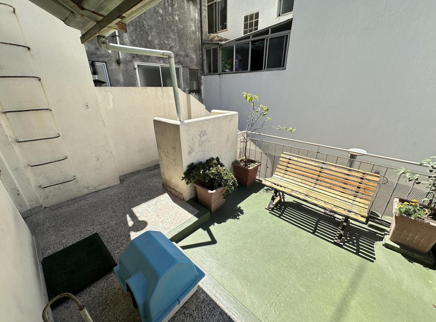 Excelente PH de 4 ambientes con patio SIN EXPENSAS en Floresta