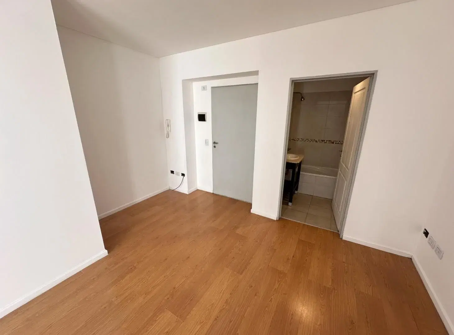 EXCELENTE MONOAMBIENTE MODERNO CON BALCON EN PARQUE CHACABUCO 4