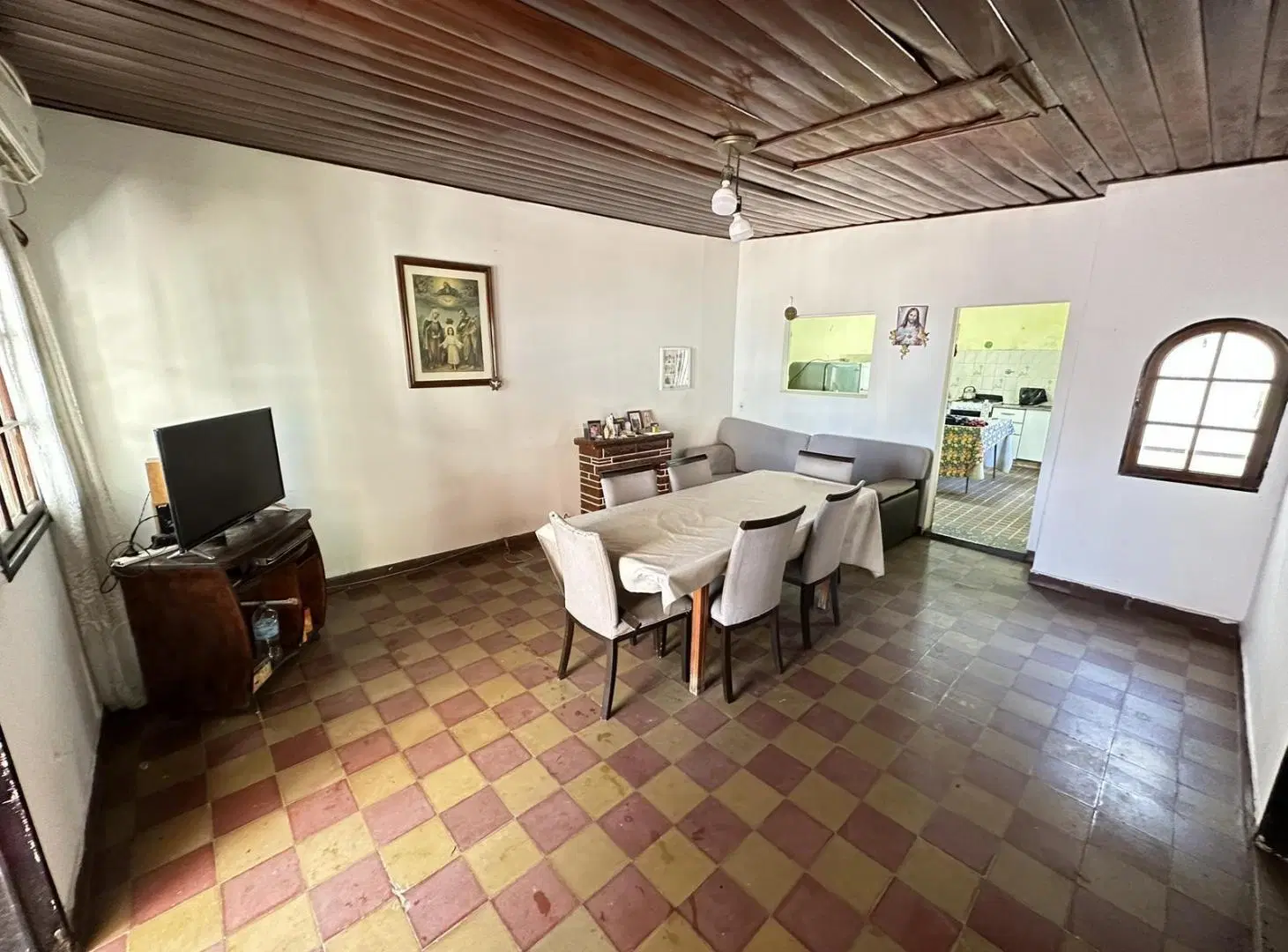 EXCELENTE CASA LOTE PROPIO DE 4 AMBIENTES CON GRAN PATIO EN MATADEROS 3