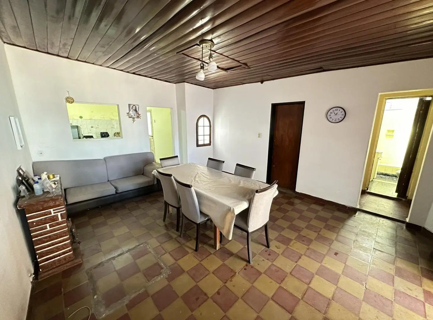 EXCELENTE CASA LOTE PROPIO DE 4 AMBIENTES CON GRAN PATIO EN MATADEROS 2
