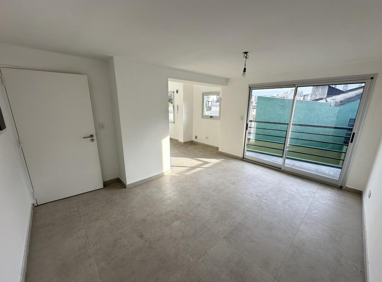Foto de EXCELENTE DPTO 2 AMB EN DUPLEX C/ 2 BAÑOS Y COCHERA A ESTRENAR APTO, imagen 2