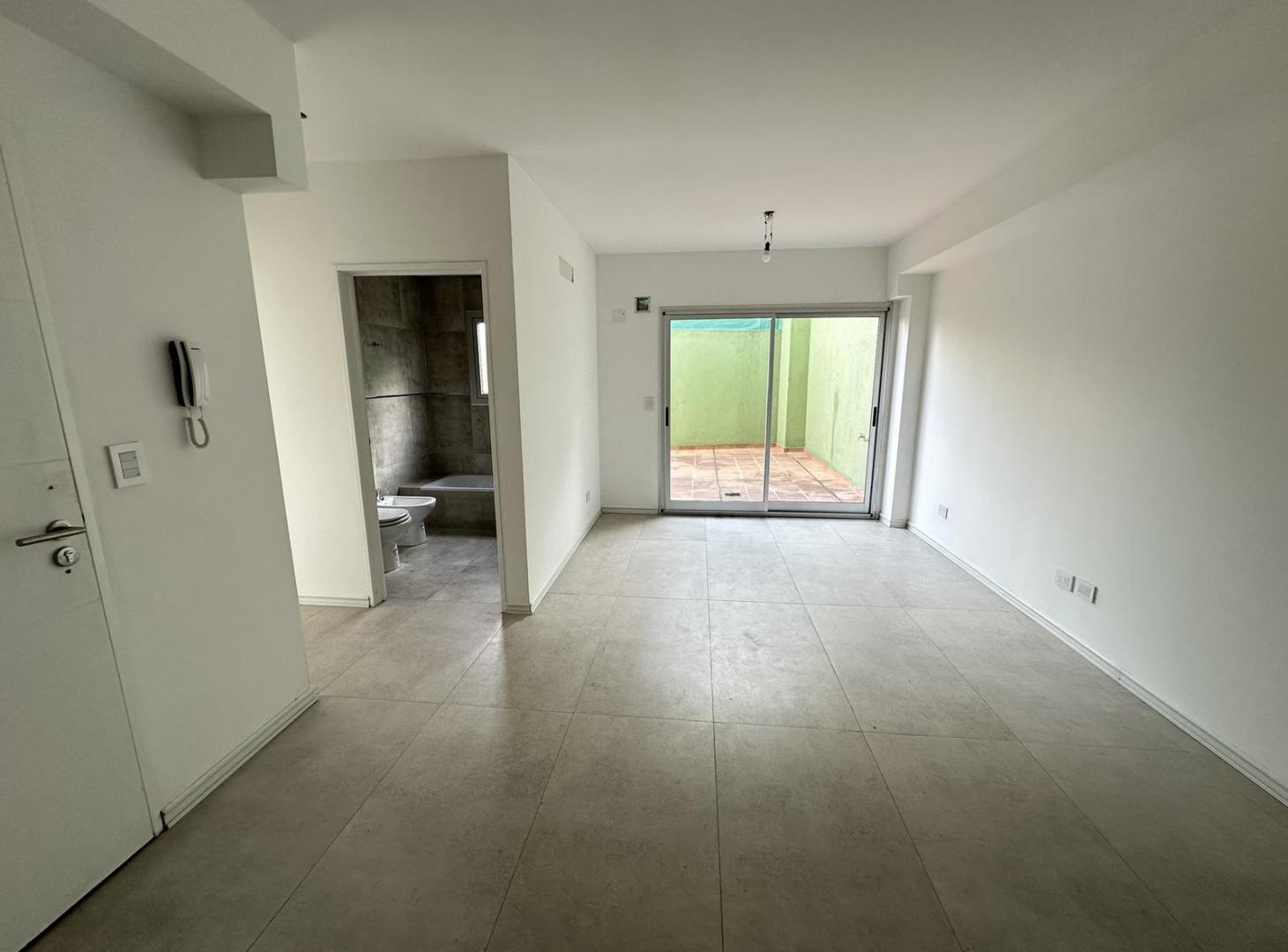 Foto de EXCELENTE DEPARTAMENTO 2 AMB LUMINOSO C/ GRAN PATIO. A ESTRENAR, imagen 1