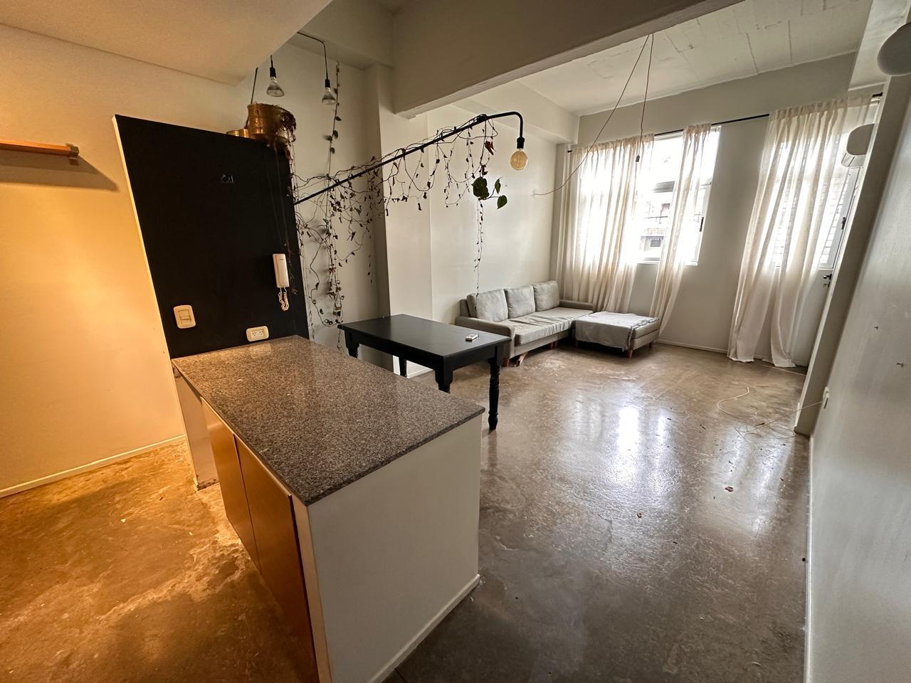 Foto de HERMOSO DEPARTAMENTO 2 AMBIENTES EN PASAJE PORTUGAL - CABALLITO /, imagen 2