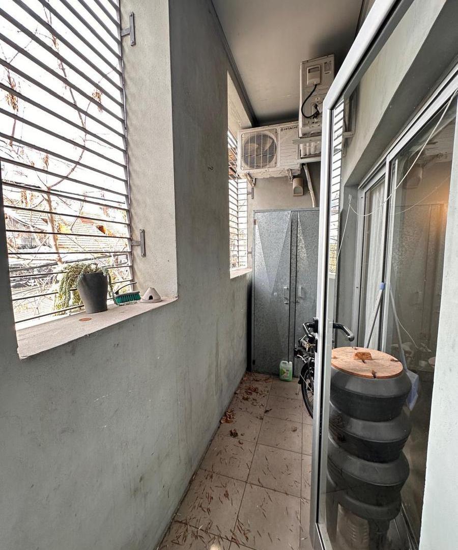 Foto de HERMOSO DEPARTAMENTO 2 AMBIENTES EN PASAJE PORTUGAL - CABALLITO /, imagen 4