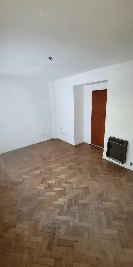 Departamento de 1 dormitorio al frente con balcón en Alquiler en Martín 3