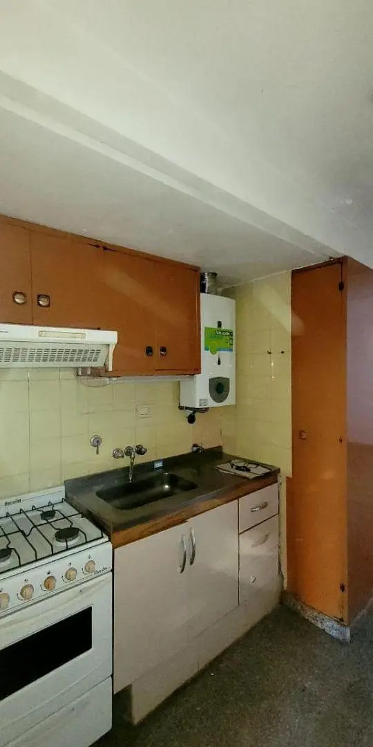 Departamento de 1 dormitorio al frente con balcón en Alquiler en Martín 5