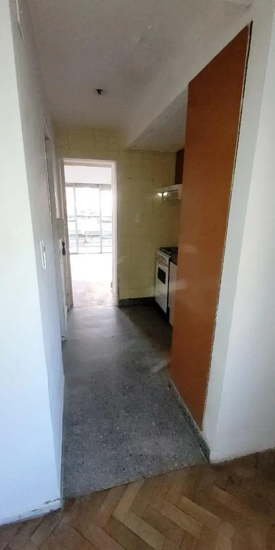 Departamento de 1 dormitorio al frente con balcón en Alquiler en Martín 4