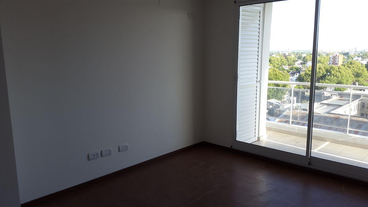 Foto de Departamento con 2 dormitorios, al frente con balcón, en alquiler en Echesortu, imagen 2