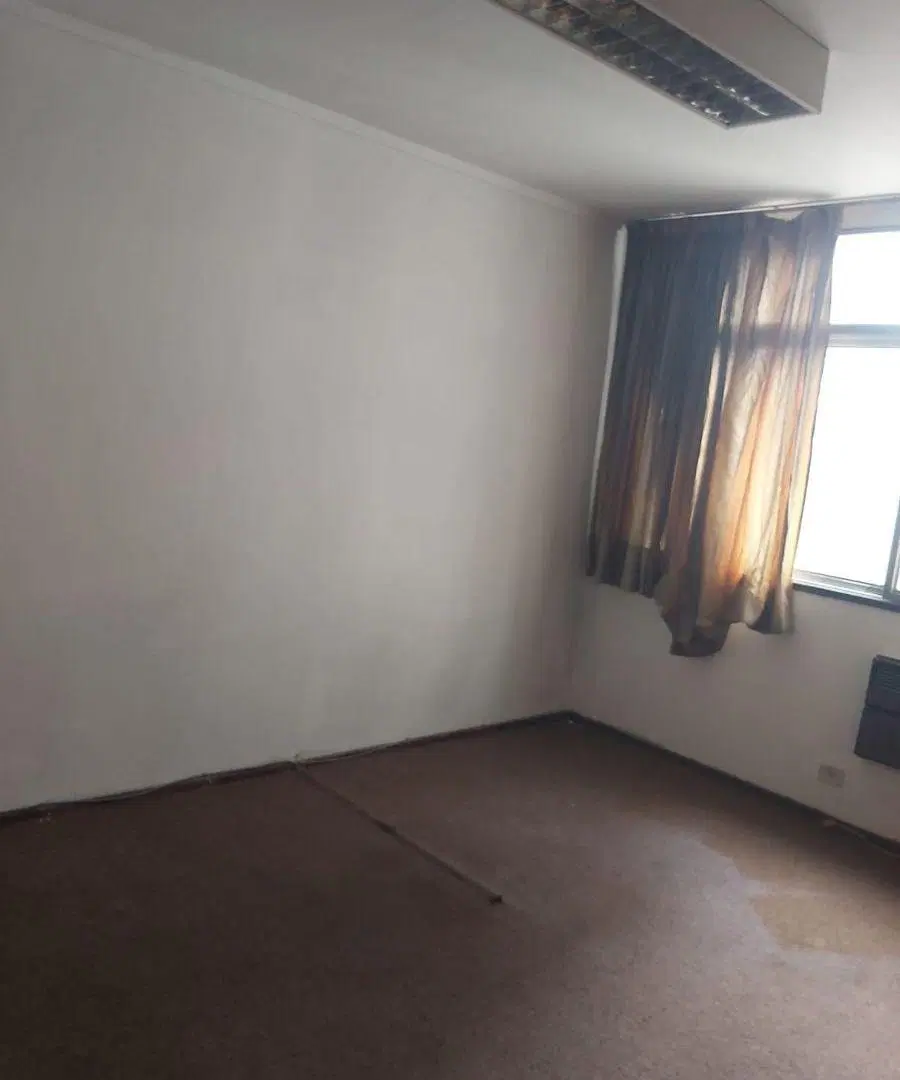 Oficina comercial de 30 m² en alquiler en Centro 8