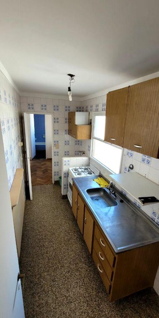Foto de Departamento de 1 dormitorio con amplio balcón al frente – Sarmiento y, imagen 3