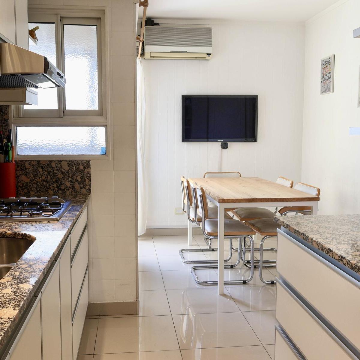 Venta 4 Ambientes con Dependecia, Cochera y Baulera. Parque Chacabuco 5
