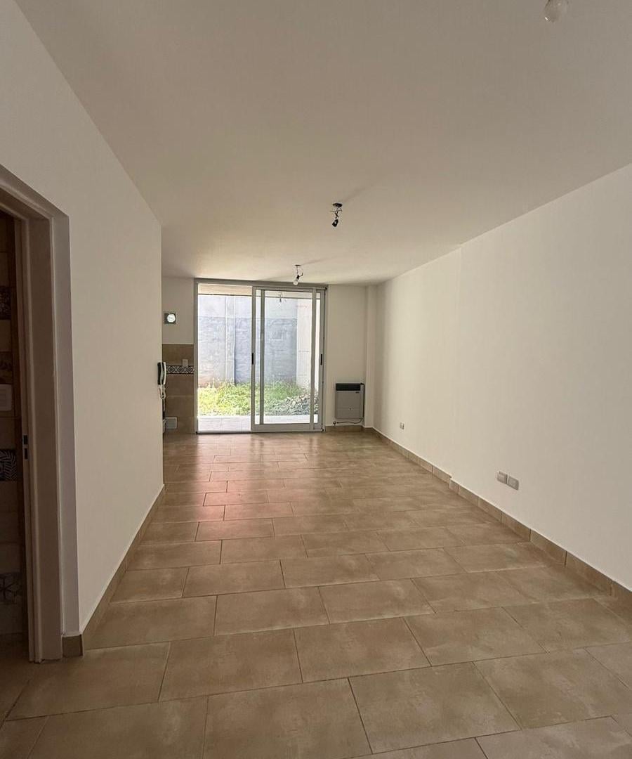 VENTA MONOAMBIENTE CON JARDÍN EN PATERNAL