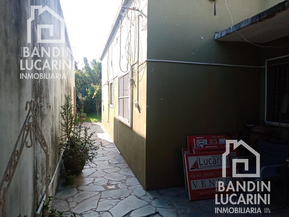 Casa en Venta en Berazategui Local Duplex. Se Toman Permutas. 1
