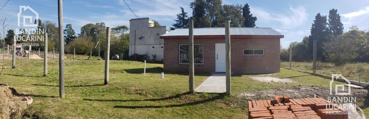 Casa a estrenar en Barrio Cerrado sin expensas El Relincho Bosques Souriguez sobre lote de 600 m2.