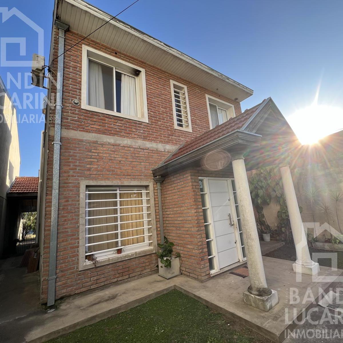 Casa en Venta en Berazategui. Dos Casas. Ideal Familia Grande o Dos Familias. 1