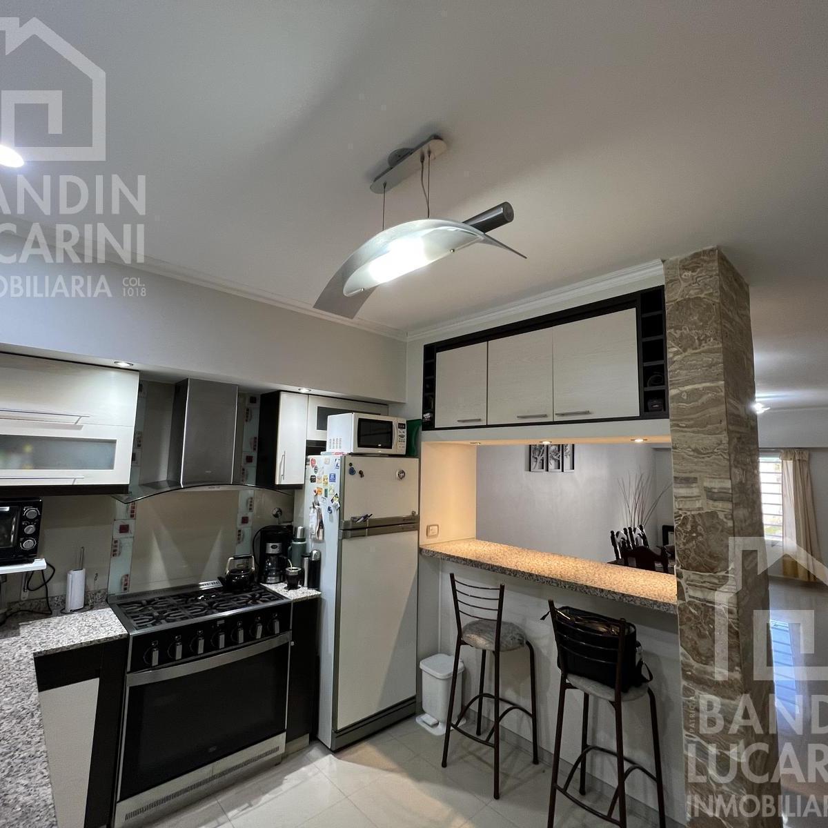Casa en Venta en Berazategui. Dos Casas. Ideal Familia Grande o Dos Familias. 2