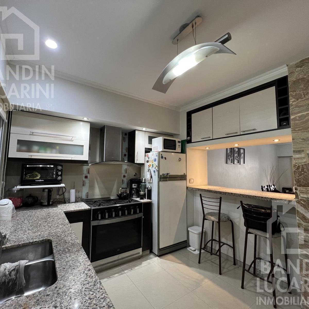 Casa en Venta en Berazategui. Dos Casas. Ideal Familia Grande o Dos Familias. 4