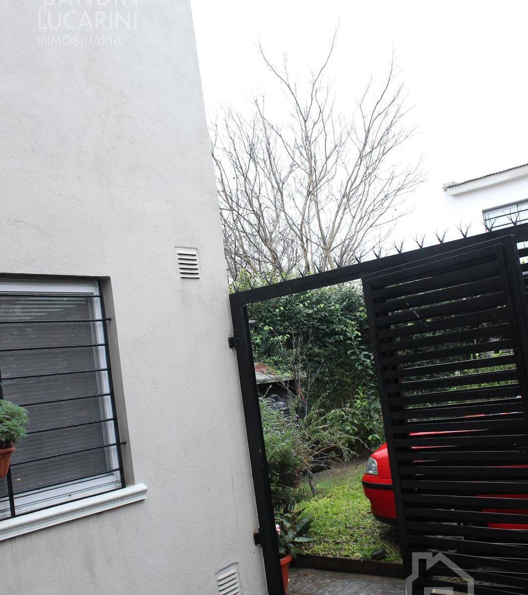 Duplex en Venta con Dos Cocheras. Se Escuchan Propuestas. 5