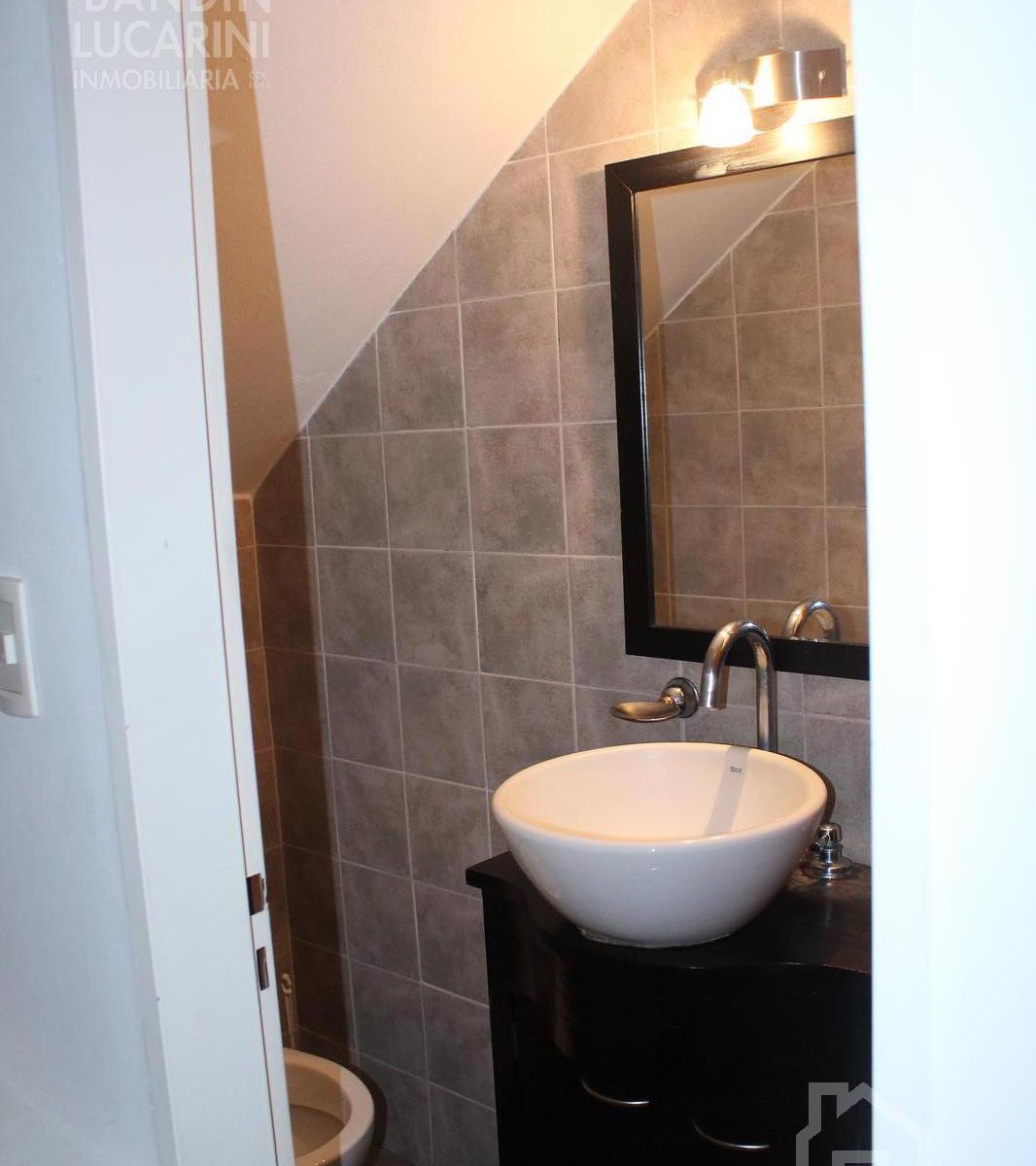 Duplex en Venta con Dos Cocheras. Se Escuchan Propuestas. 4