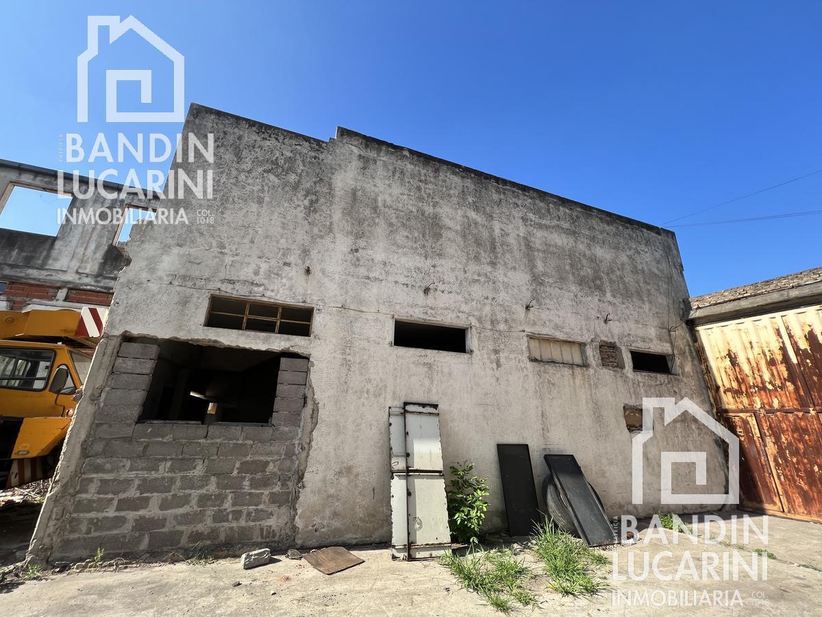 Terreno en Venta y en Alquiler en Berazategui. Ex Galpon. Estructura a Reciclar. Alto Transito 5