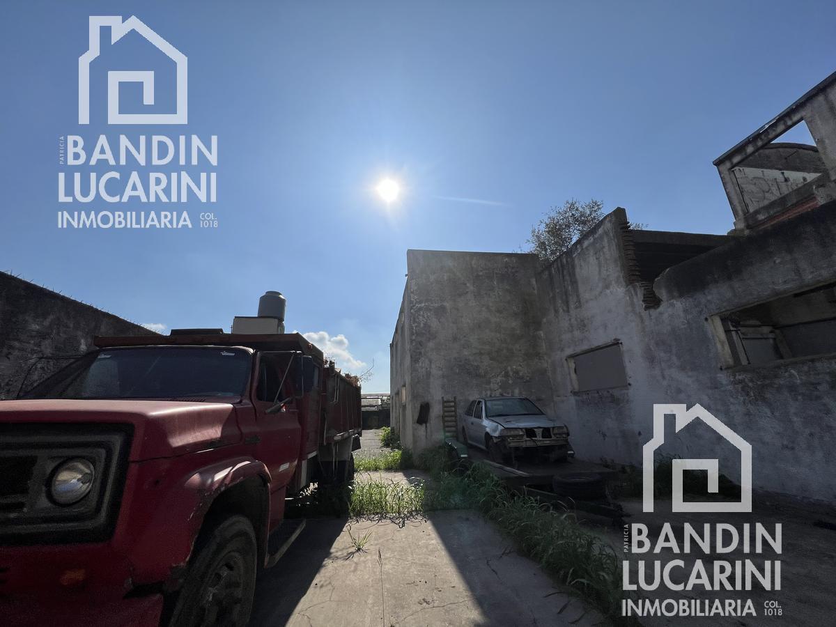 Terreno en Venta y en Alquiler en Berazategui. Ex Galpon. Estructura a Reciclar. Alto Transito 3