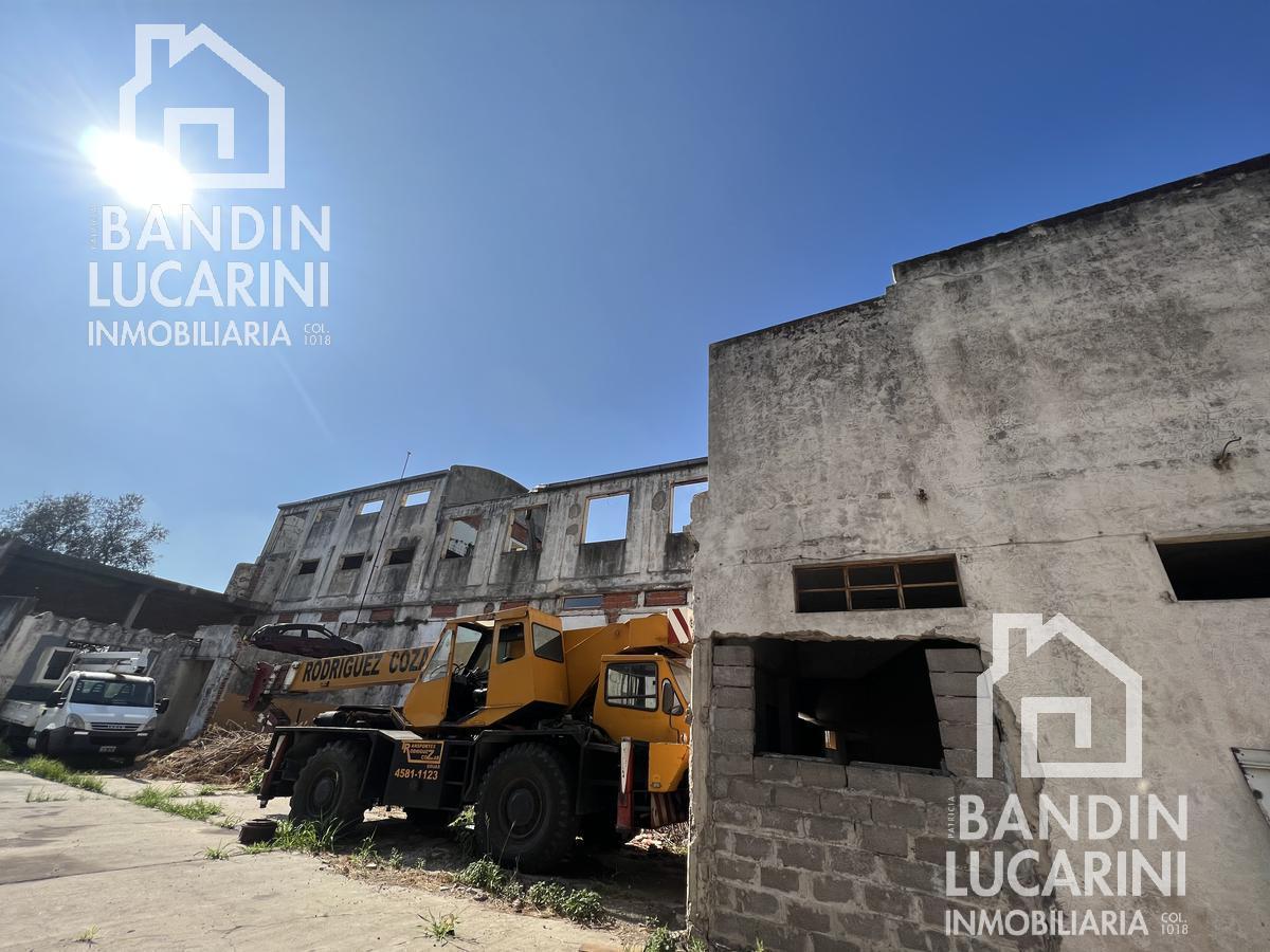 Terreno en Venta y en Alquiler en Berazategui. Ex Galpon. Estructura a Reciclar. Alto Transito 2