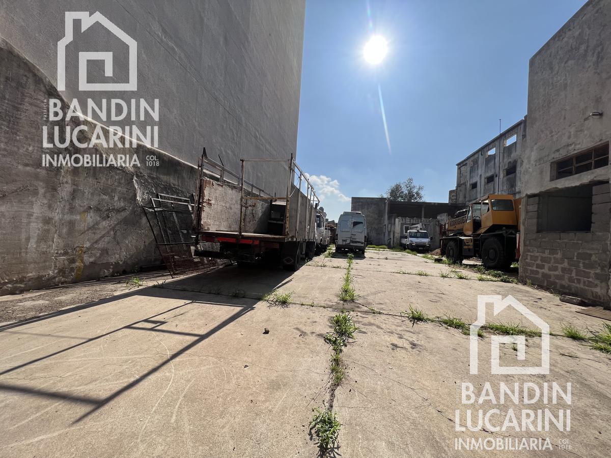 Terreno en Venta y en Alquiler en Berazategui. Ex Galpon. Estructura a Reciclar. Alto Transito 4