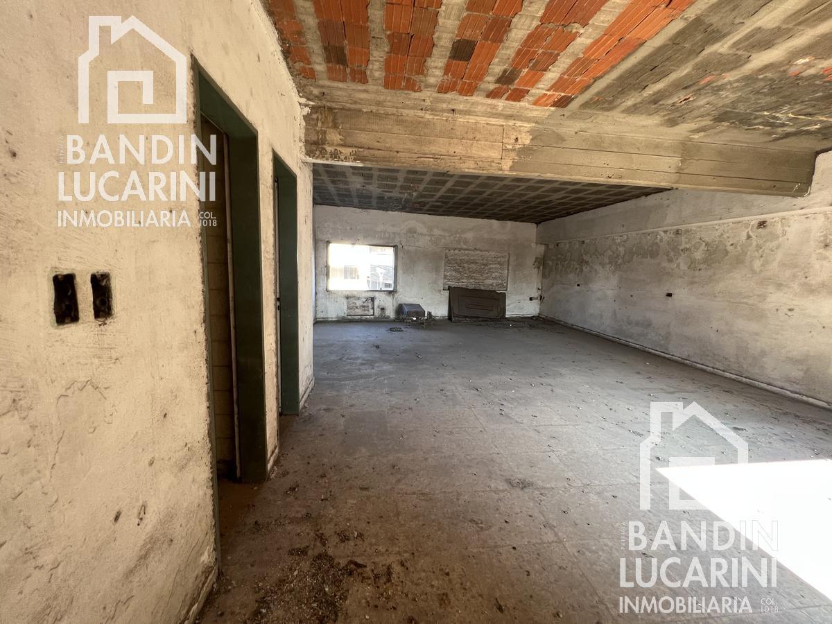 Terreno en Venta y en Alquiler en Berazategui - Ex Galpon a Reciclar - Acceso Directo Autopista. 1