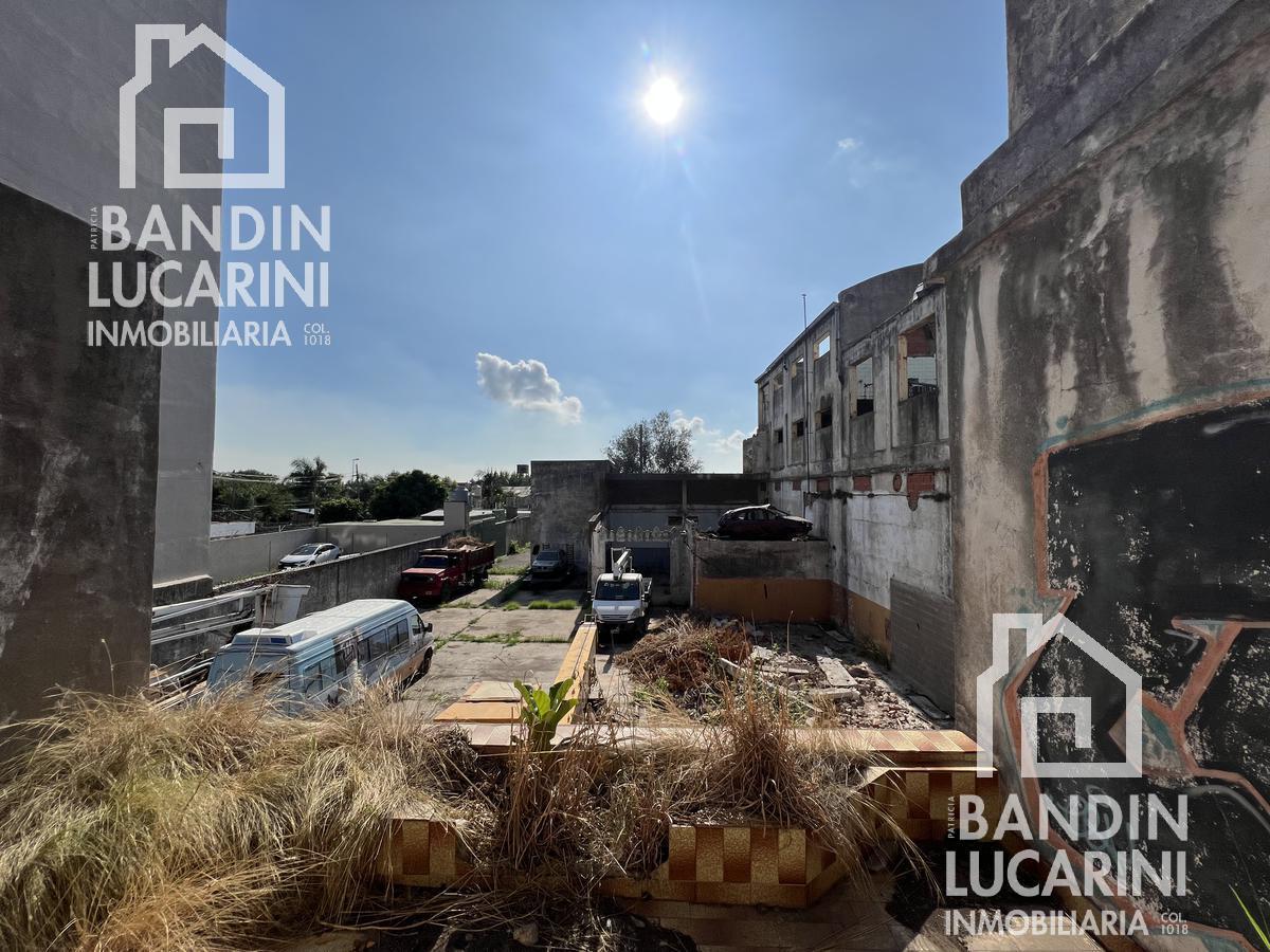 Terreno en Venta y en Alquiler en Berazategui - Ex Galpon a Reciclar - Acceso Directo Autopista. 5