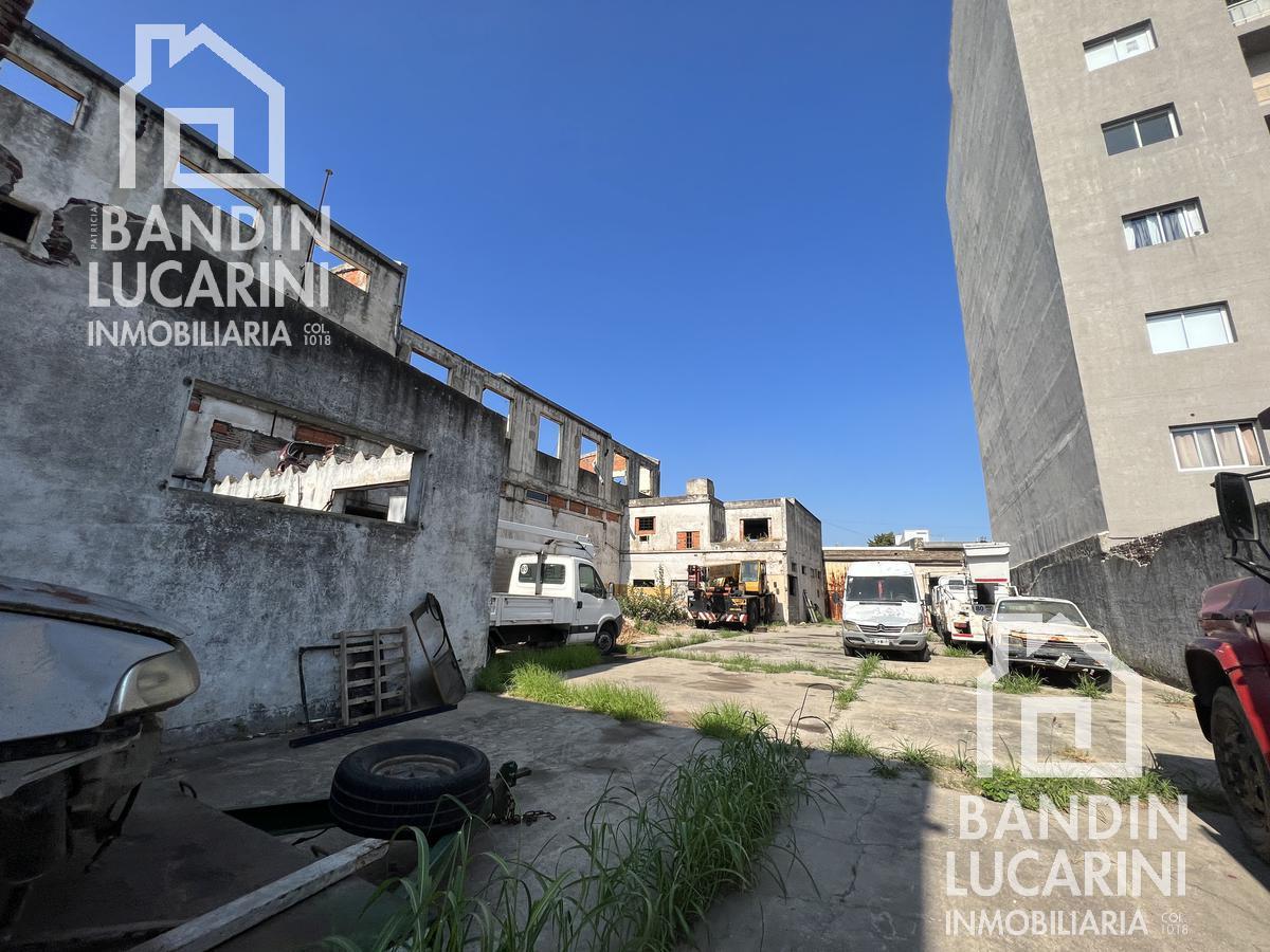 Terreno en Venta y en Alquiler en Berazategui - Ex Galpon a Reciclar - Acceso Directo Autopista. 4